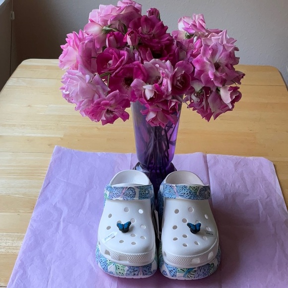 🦋 CROCS CRUSH BUTTERFLY CLOGS 🦋  NWT 🦋 - Picture 2 of 16